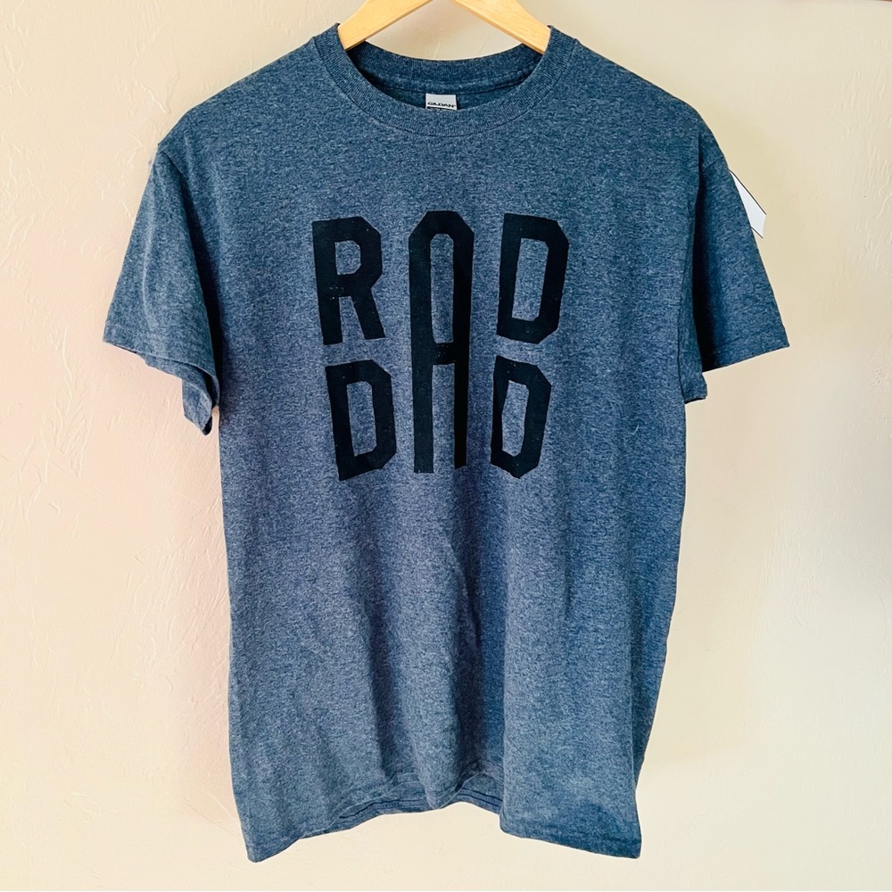 Mens graphics T shirt, RAD DAD. GILDAN Ultra Cotton. 50/50 polyester/cotton Sz M